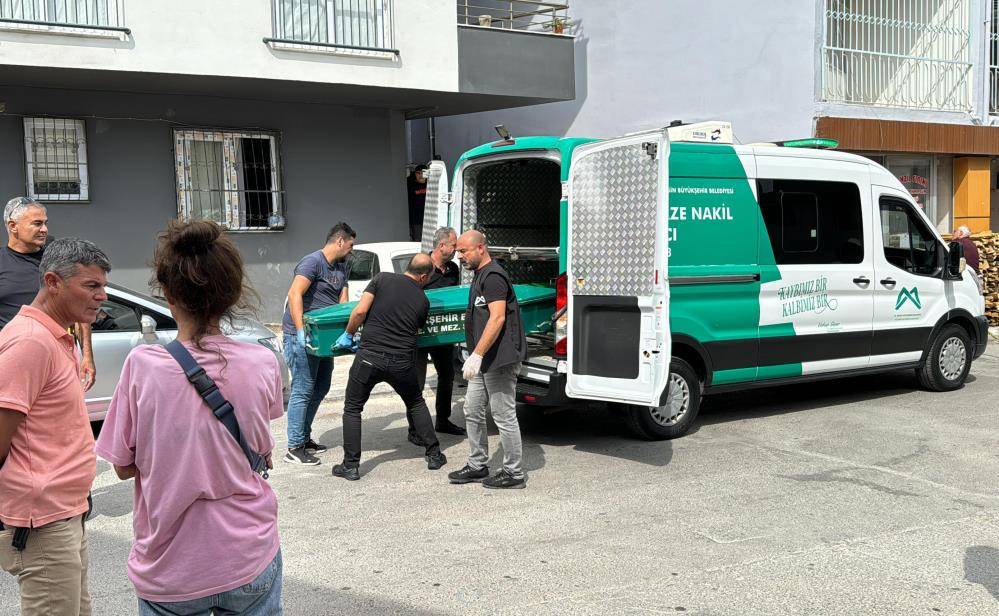 Ağabey ve kardeşine otomobilde silahlı saldırı: 1 ölü, 1 yaralı 10